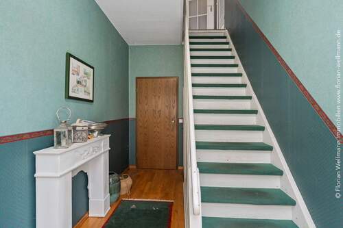 ... Treppe ins Dachgeschoss - 