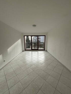Wohnzimmer 1 - 3-Zimmer-Wohnung - Zentrale Lage in Landsberg (von privat keine Maklerprovision)