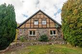Giebelansicht + PKW-Stellplatz - Einfamilienhaus mit 228,00 m&sup2; in Moltzow/OT Rambow zum Kaufen