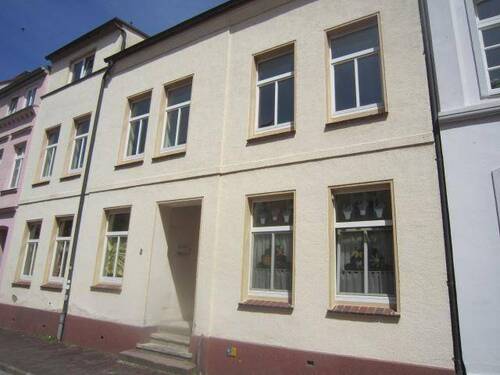 Hausansicht - Mehrfamilienhaus im Stadtzentrum von Güstrow