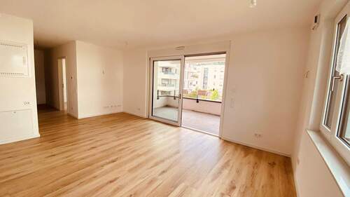 Wohnbereich mit Zugang zur Loggia - 2 Zimmer Etagenwohnung in Oberkirch