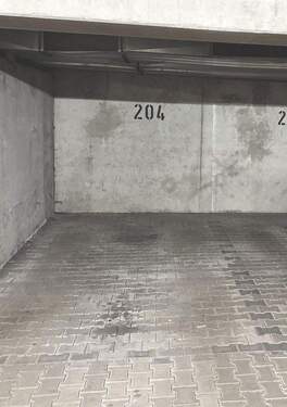 GROSSE EINZEL-TIEFGARAGE - 