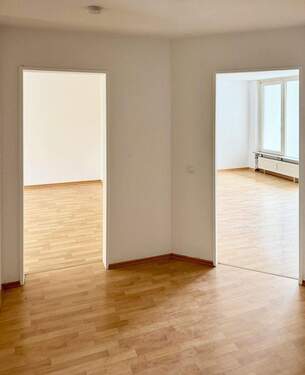 DIELE BEIM EINGANG - 3 Zimmer Etagenwohnung in München