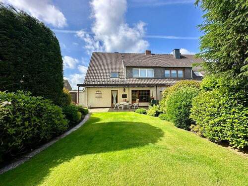 Rückansicht - 7 Zimmer Doppelhaushälfte zum Kaufen in Duisburg