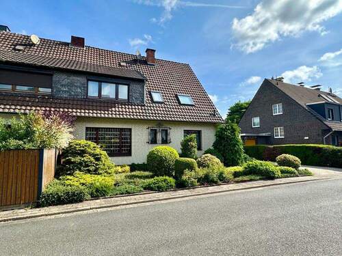 Außenansicht - 7 Zimmer Doppelhaushälfte in Duisburg