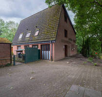 Unten wohnen und oben Mieteinnahmen generieren- 2-3 Familienhaus mit Garten und Garagen zu verkaufen - Bremen