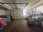 Lager / Seitliche Garageneinfahrt - 