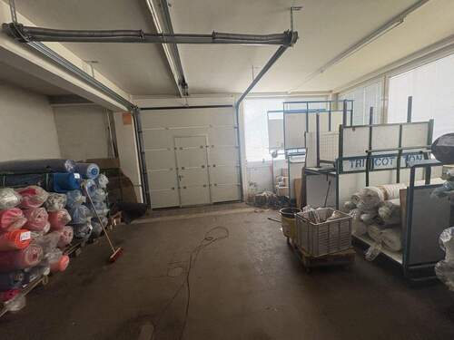 Lager / Seitliche Garageneinfahrt - 