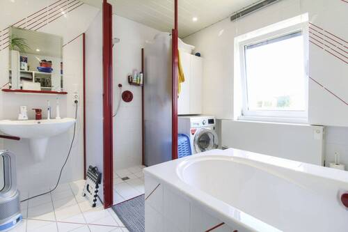Badezimmer - Einfamilienhaus in Kehlbach zum Kaufen