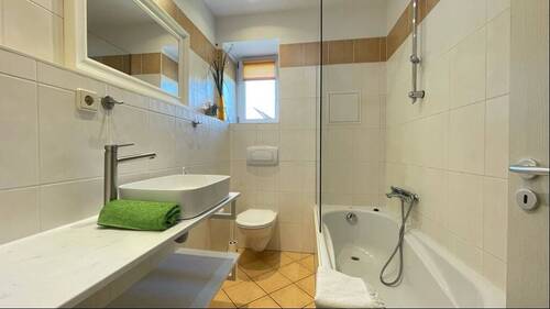Tageslichtbad mit Wanne - Etagenwohnung mit 48,00 m&sup2; in Dresden zur Miete
