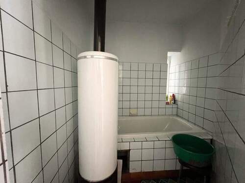 Erdgeschoss Bad mit Badewanne - 