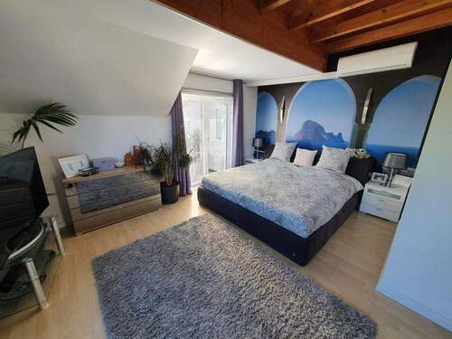 Schlafzimmer mit Süsbalkon - 3 Zimmer Etagenwohnung in Trebur