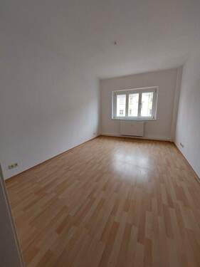 Wohnzimmer - 2 Zimmer Etagenwohnung in Dresden