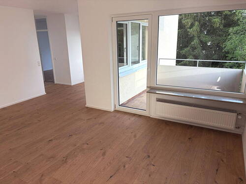 Wohnzimmer Blick Balkon - 