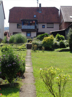 Hausansicht - Blick auf Main und Henneburg: gemütliches Einfamilienhaus in Mondfeld