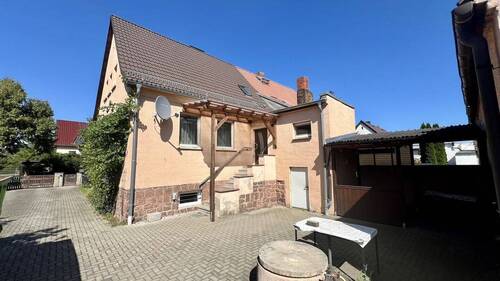 Hofansicht mit Blick auf den Hauseingang - Doppelhaushälfte mit 90,00 m² in Kemberg zum Kaufen