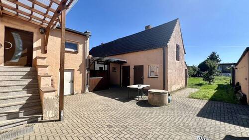 Hauseingang, Hof und Nebengelass - 