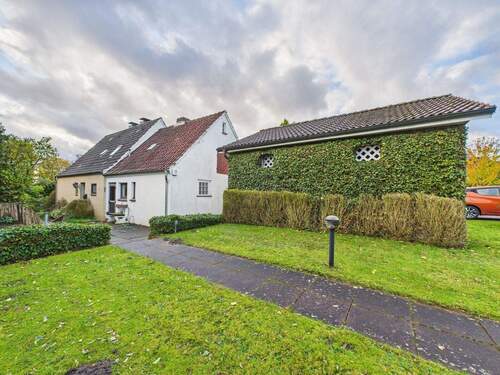 Zuwegung - 6 Zimmer Einfamilienhaus in Kisdorf