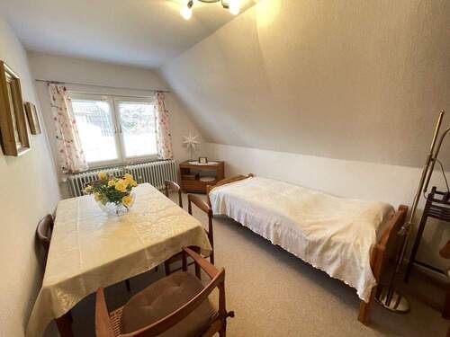 Schlafzimmer 2 DG-Wohnung - 