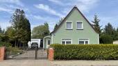 Straßenansicht - Familienglück mit Garten - 145.000,00&nbsp;EUR Kaufpreis, ca.&nbsp; 110,00&nbsp;m&sup2;&nbsp;Wohnfl&auml;che