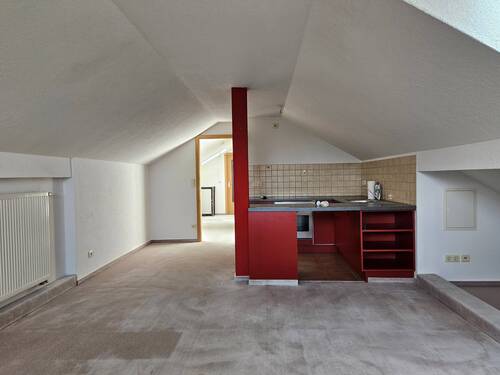 Wohnzimmer mit offener Küche - 2 Zimmer Etagenwohnung zur Miete in Senftenberg