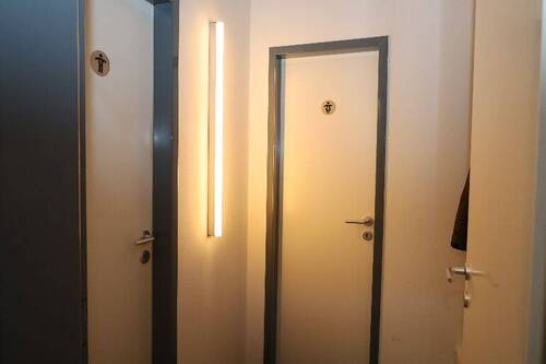 Sanitärräume und Garderobe - 