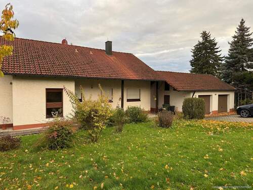 Nordansicht - 9 Zimmer Mehrfamilienhaus, Wohnhaus zum Kaufen in Marloffstein