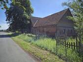 an der Straße gelegen - 