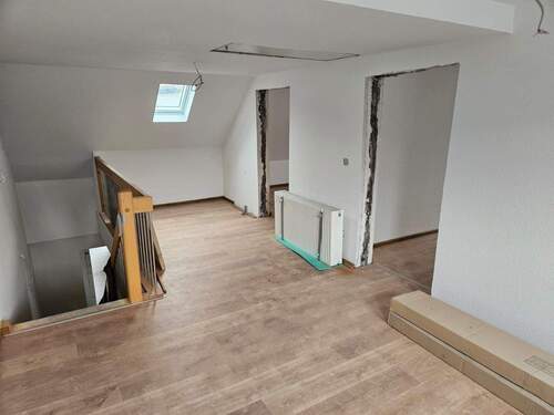 DG: große Diele - 5 Zimmer Einfamilienhaus zum Kaufen in Schiffweiler