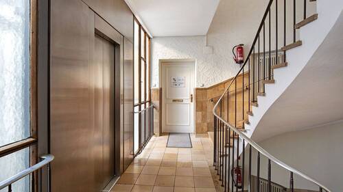 Treppenhaus & Aufzug - 