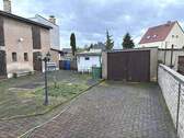 Hof mit Nebengebäude und Garage - Doppelhaushälfte in Salzatal zum Kaufen