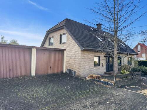 Straßenansicht - 7 Zimmer Mehrfamilienhaus, Wohnhaus in Löhne