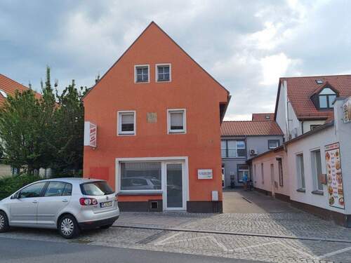 Hausansicht - Ladengeschäft mit großzügiger Verkaufsfläche in gut frequentierter Lage von Coswig!