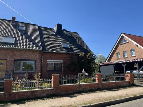 Straßenansicht - 4 Zimmer Doppelhaushälfte zum Kaufen in Bargteheide