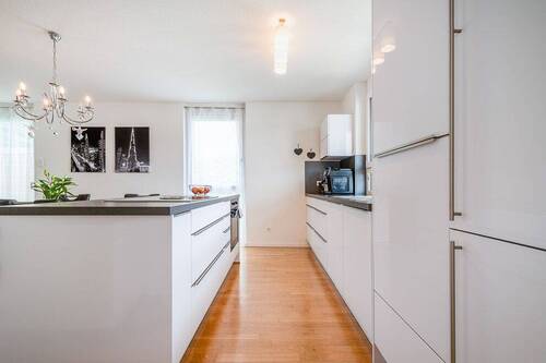 hochwertige Einbauküche mit Markengeräten - 