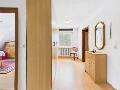 Flur mit pot. weiterem Schlafzimmer - 