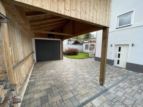 Gartenseite mit Terrasse - 4 Zimmer Doppelhaushälfte in Bad Aibling