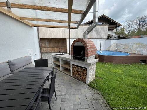 Outdoor-Küche mit Pizzaofen - Doppelhaushälfte mit 115,00 m&sup2; in Bad Aibling zum Kaufen