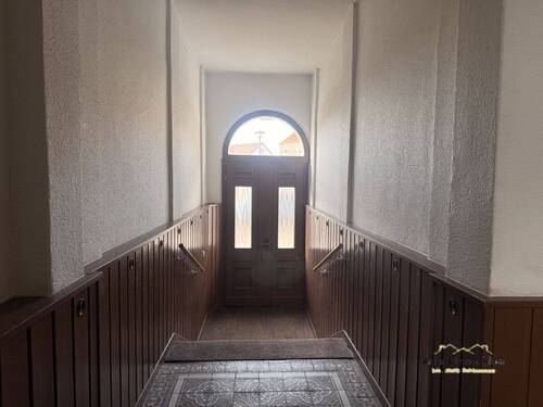 Treppenhaus (1) - 4 Zimmer Etagenwohnung zur Miete in Bitterfeld