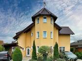 Ansicht Eingangsseite - Einzigartiges Architektenhaus Provfrei mit märchenhafter Ausstrahlung und modernster Effizienz