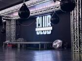 Podest und Logo-Detail - 