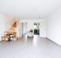 Berliner Schweizer Viertel: Schönes Reihenhaus mit Sauna und Studio-Galerie in beliebter Lage