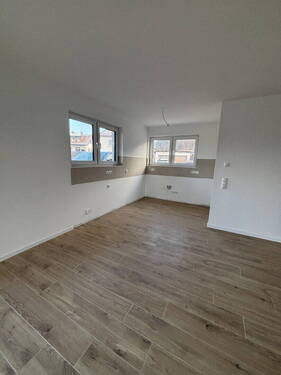 Bild 2 - 4 Zimmer Reihenendhaus zur Miete in Höchst