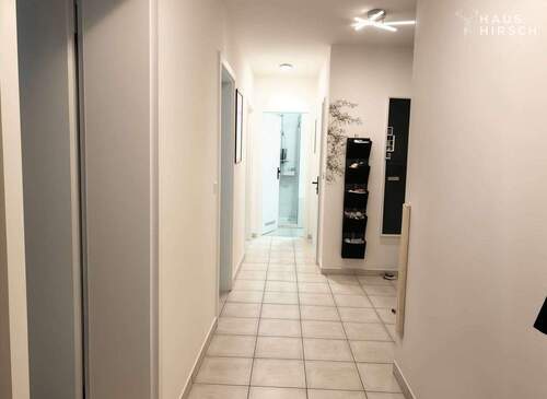  Flur - 4 Zimmer Etagenwohnung zum Kaufen in Augsburg