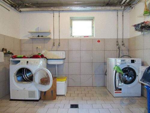 Kelleraum für Waschmaschiene und Trockner - 
