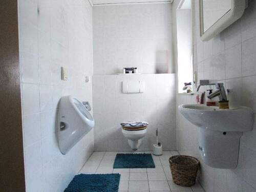 Gäste- WC im Erdgeschoss - 