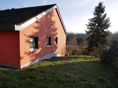 Hausansicht - 8 Zimmer Einfamilienhaus zum Kaufen in Großhabersdorf