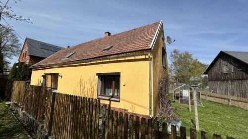 Vorderansicht - 8 Zimmer Einfamilienhaus zum Kaufen in Neustadt