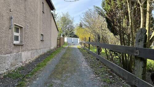 Zufahrtsweg von Hauptstraße - 