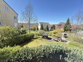 Blick in den Garten - Etagenwohnung mit 58,00 m&sup2; in Dresden / Weißig zum Kaufen